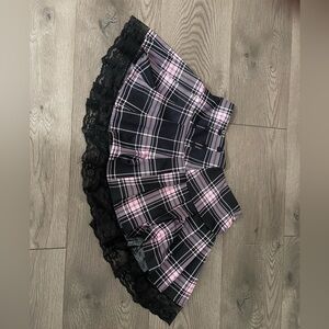 Women's pleated plaid skirt with lace hem Size S